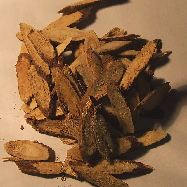 Cut licorice root sticks
